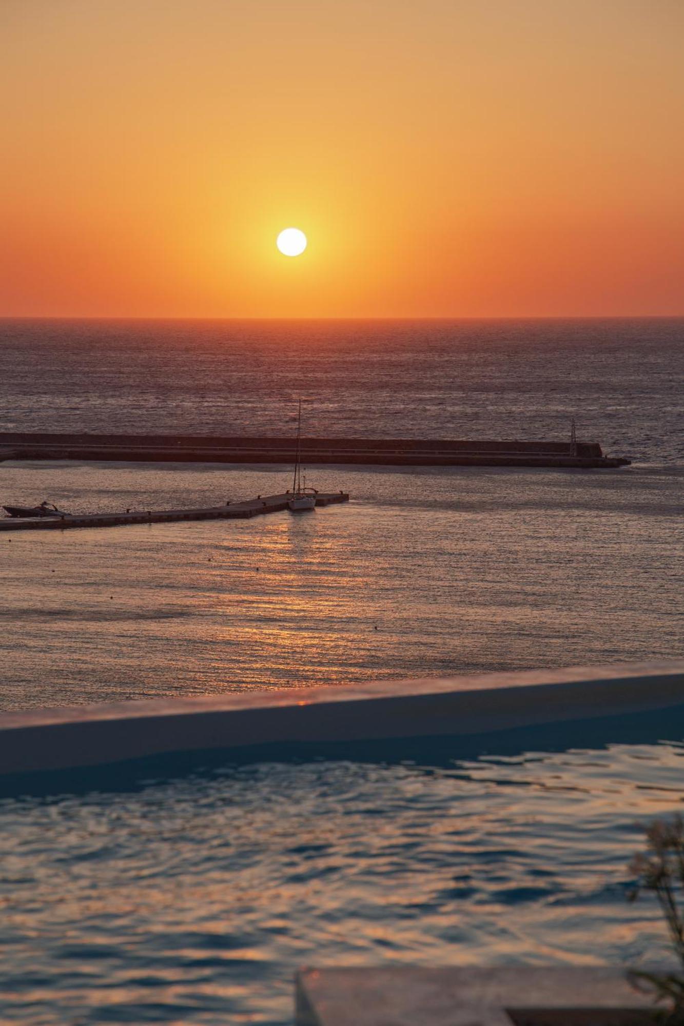 Golden Vista, Beachfront Suites By Explore Andros Εξωτερικό φωτογραφία